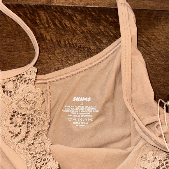 SKIMS FITS EVERYBODY LACE DRESS CLAY XS - Picture 7 of 9